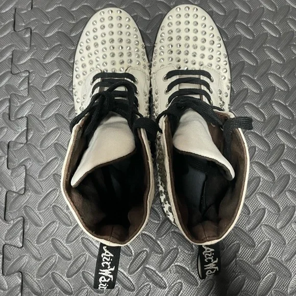 Dr. Martens Shorestud white spiked canvas shoes - Picture 2 of 16